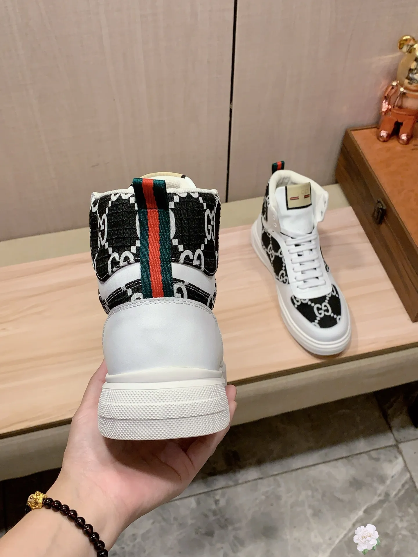 Men's men's shoes💰442💰💰🎩🎩[Lightning][Lightning] "Gucci*" latest • popular casual shoes, top brand [seduce] luxury ~ purchasing agency, top ~ quality. [Strong] The upper is made of imported breathable cowhide with fabric material ➕ Breathable sheepskin feet (•) and fine workmanship. The original stylish and stylish soft rubber wear-resistant and non-slip outsole is light and comfortable on the feet. The real thing looks better when photographed in person. 111: code: 38-44, 3️⃣ colors selected